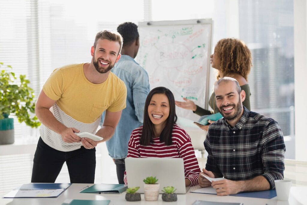 Team bei der Planung digitaler Leistungen
